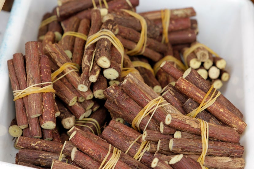 Licorice root sticks