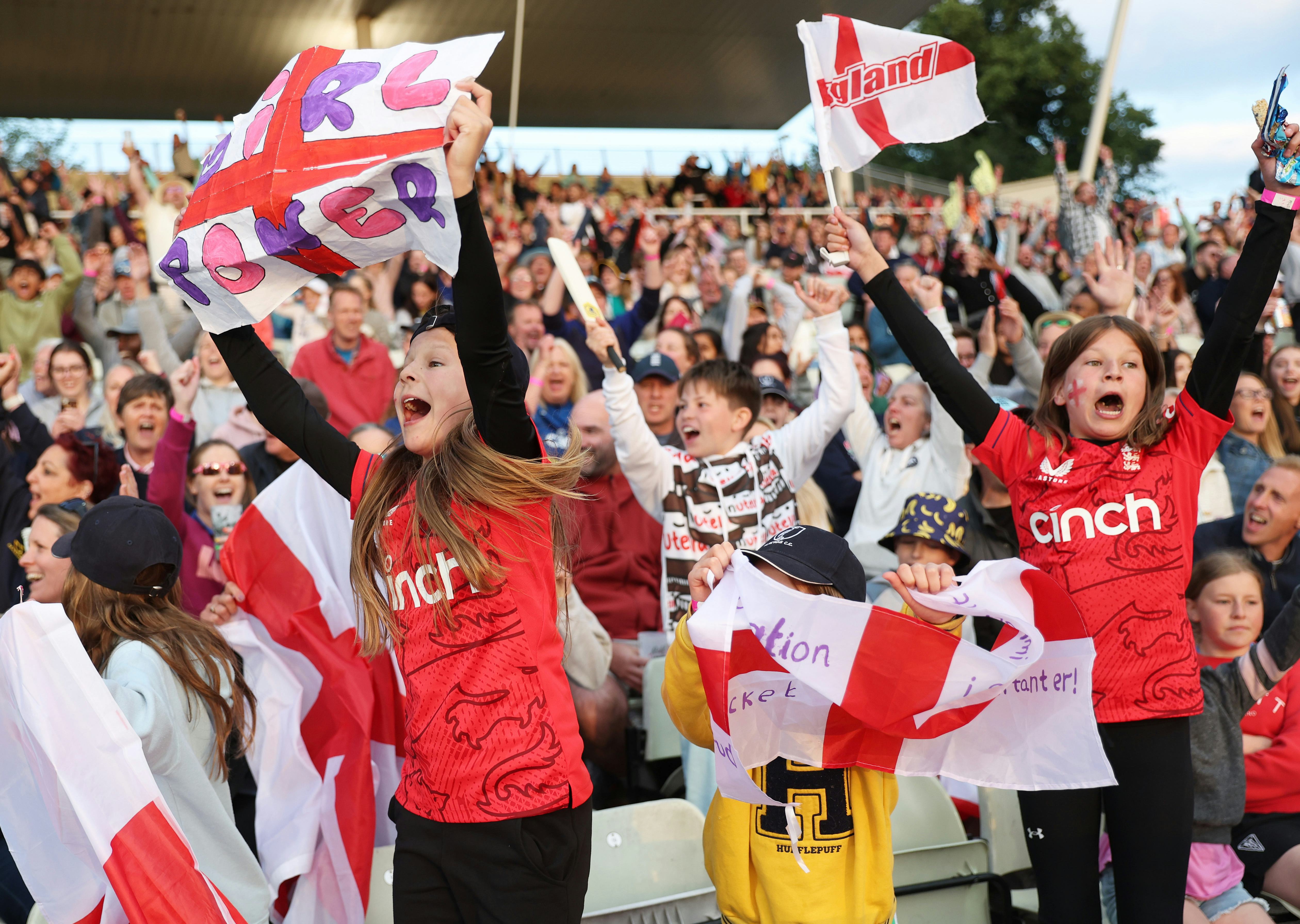 BIRMINGHAM, ENGLAND - JULY 01: Fans react in the crowd during the Women&rsquo;s Ashes 1st Vitality IT20 ma&hellip;