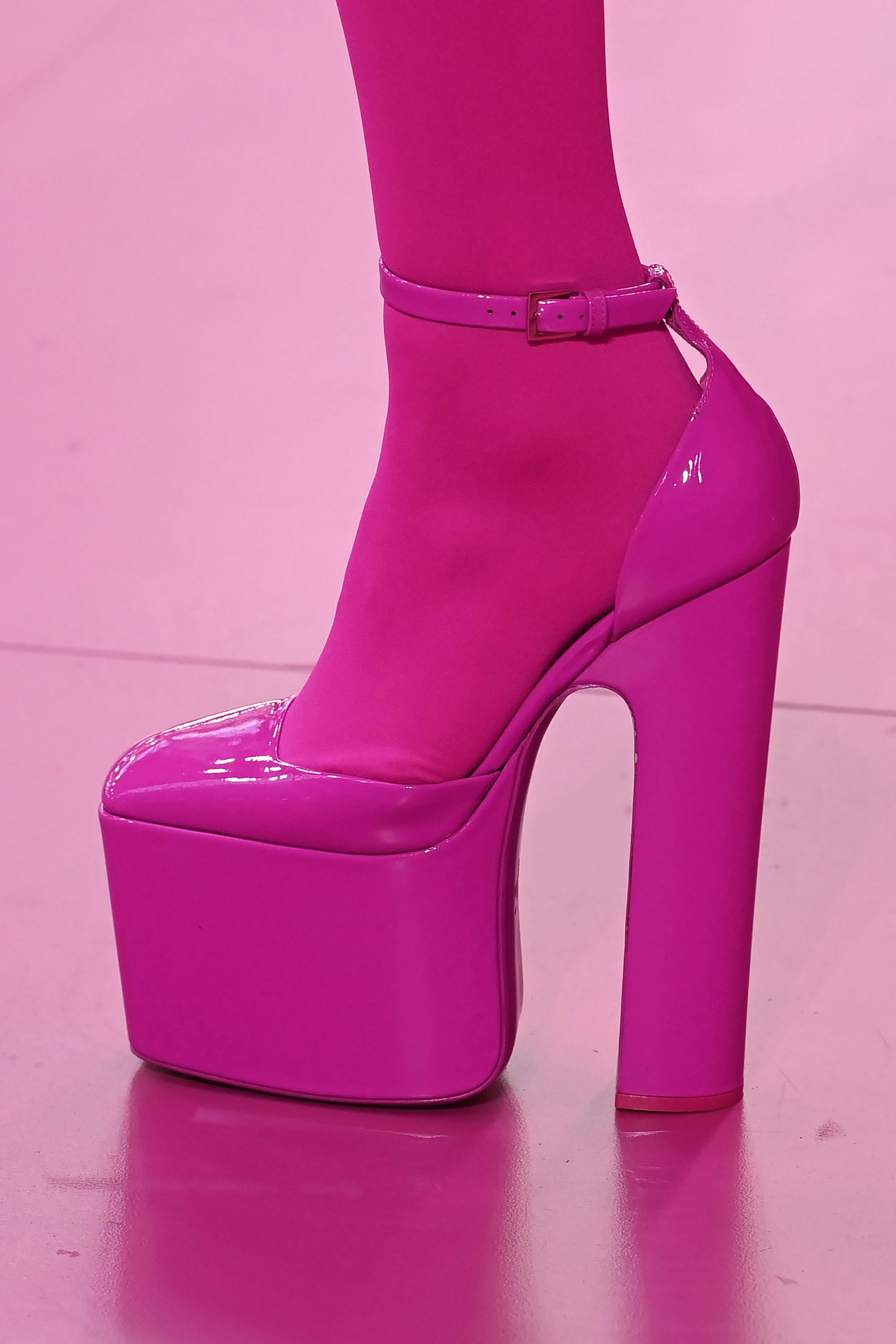 The Valentino pink platform pump that took Hollywood by storm.