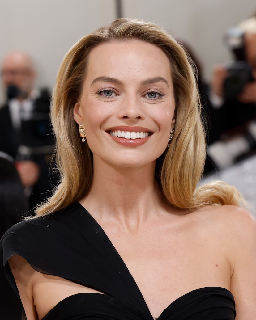 Margot Robbie attends the 2023 Met Gala.