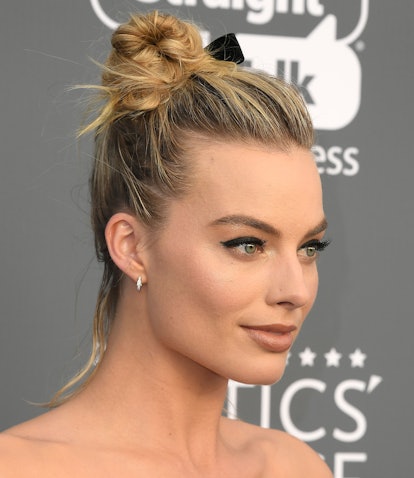 Margot Robbie arrives at the The 23rd Annual Critics' Choice Awards at Barker Hangar on January 11, ...