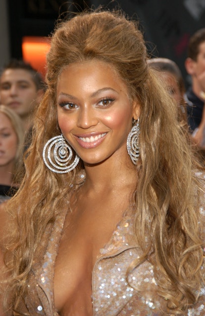 Beyonce half-up teased hair 2003