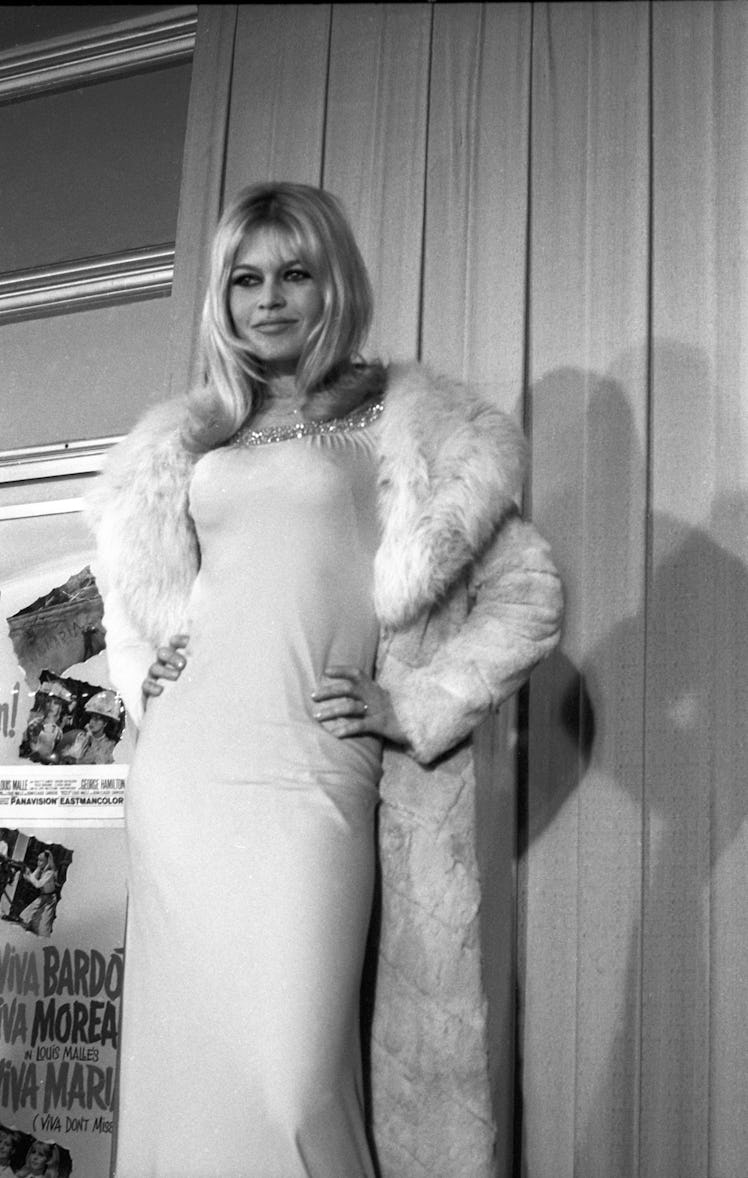 Brigitte Bardot attends the premiere for the film "Viva Maria!" 