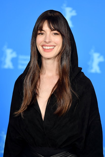 Anne Hathaway long hair with bangs at Berlinale 2023