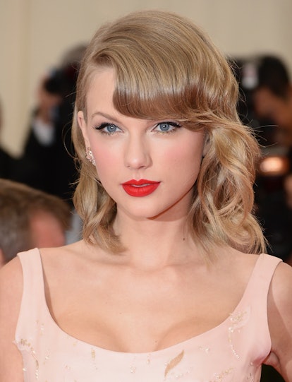 Taylor Swift bright red lipstick at Met Gala 2014