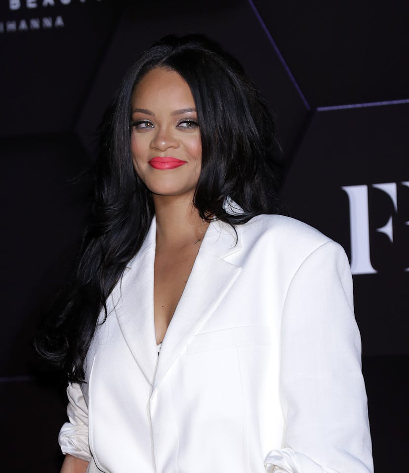 Rihanna hot pink lipstick in Seoul