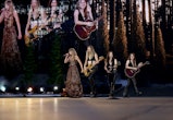 SEATTLE, WASHINGTON - JULY 22: EDITORIAL USE ONLY Taylor Swift and HAIM perform onstage during the T...