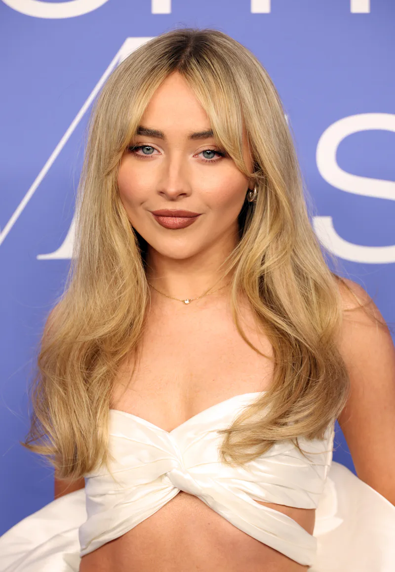 How To Achieve Sabrina Carpenter s Glam Waves Fluffy Curtain Bangs how-to-achieve-sabrina-carpenter-s-glam-waves-fluffy-curtain-bangs