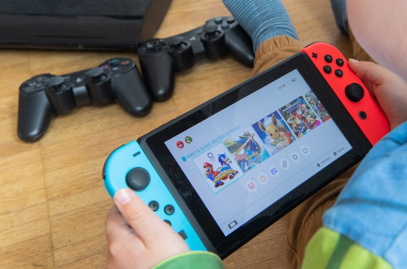 31 March 2020, Lower Saxony, Hanover: ILLUSTRATION - A child is playing with a Nintendo Switch game ...