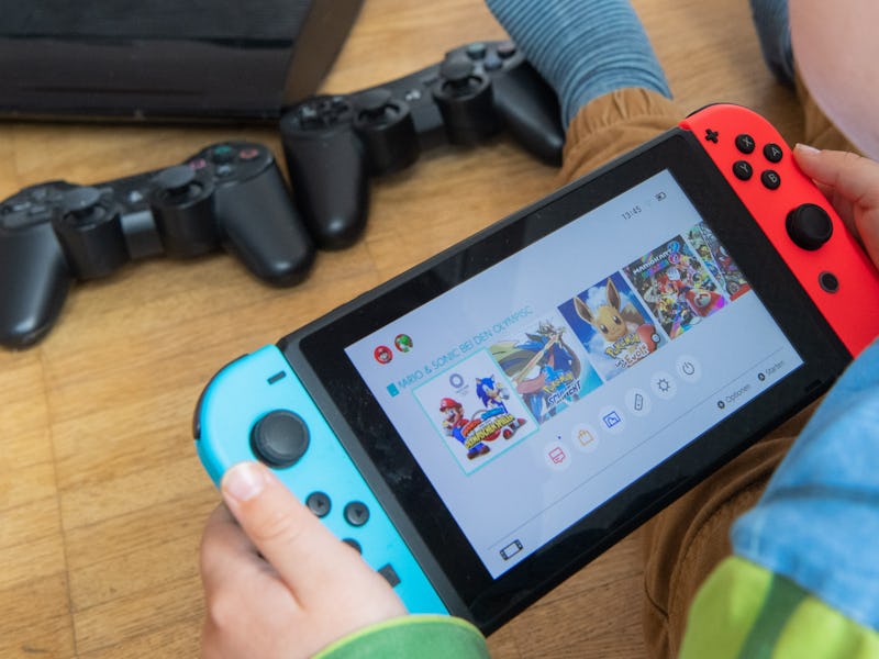 31 March 2020, Lower Saxony, Hanover: ILLUSTRATION - A child is playing with a Nintendo Switch game ...