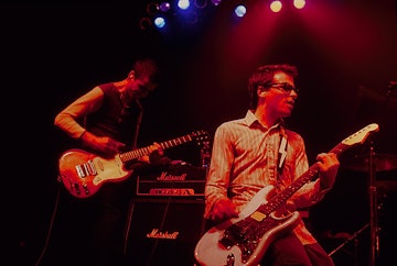 (MANDATORY CREDIT Ebet Roberts/Getty Images) American band Weezer on stage, 1994. (Photo by Ebet Rob...