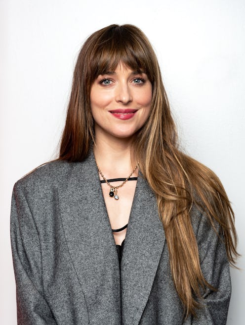 Dakota Johnson dark purple lipstick with blonde highlights