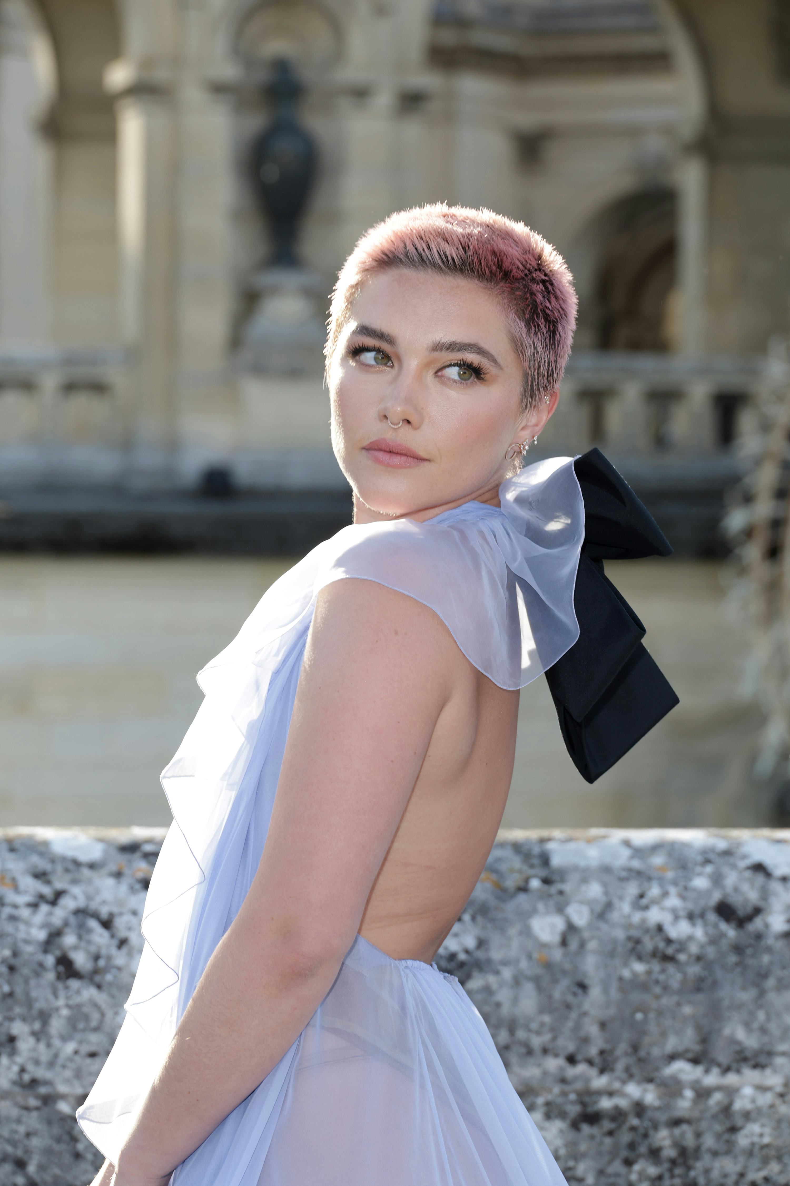 Florence Pugh Revealed A Pink Buzz Cut At Paris Haute Couture Week