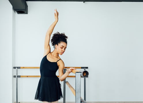 The best dancer arm exercises you can do without any equipment.