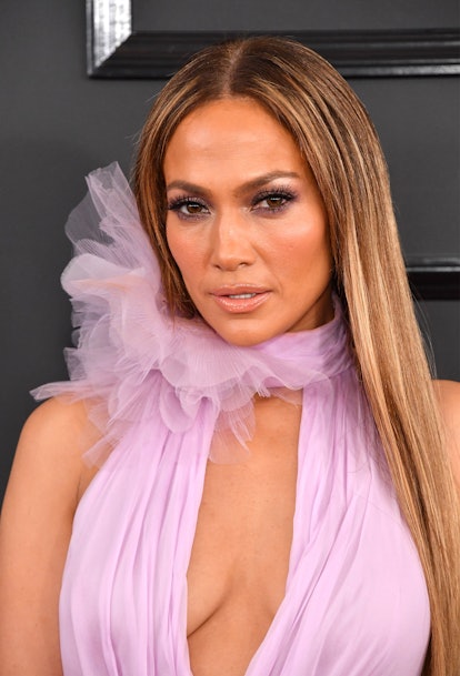 Jennifer Lopez long straight hair and pink dress at Grammys 2018