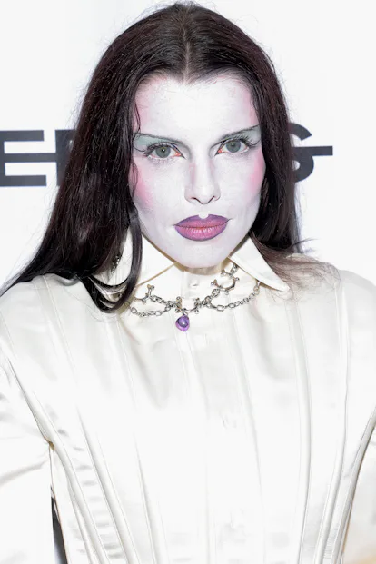14 Of Julia Fox's Best Beauty Looks So Far