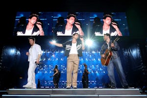 NEW YORK, NEW YORK - AUGUST 12: (L-R) Nick Jonas, Joe Jonas, and Kevin Jonas perform onstage during ...