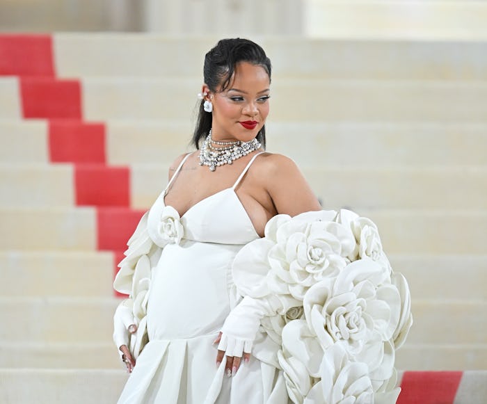 NEW YORK, NEW YORK - MAY 01: Rihanna attends The 2023 Met Gala Celebrating "Karl Lagerfeld: A Line O...