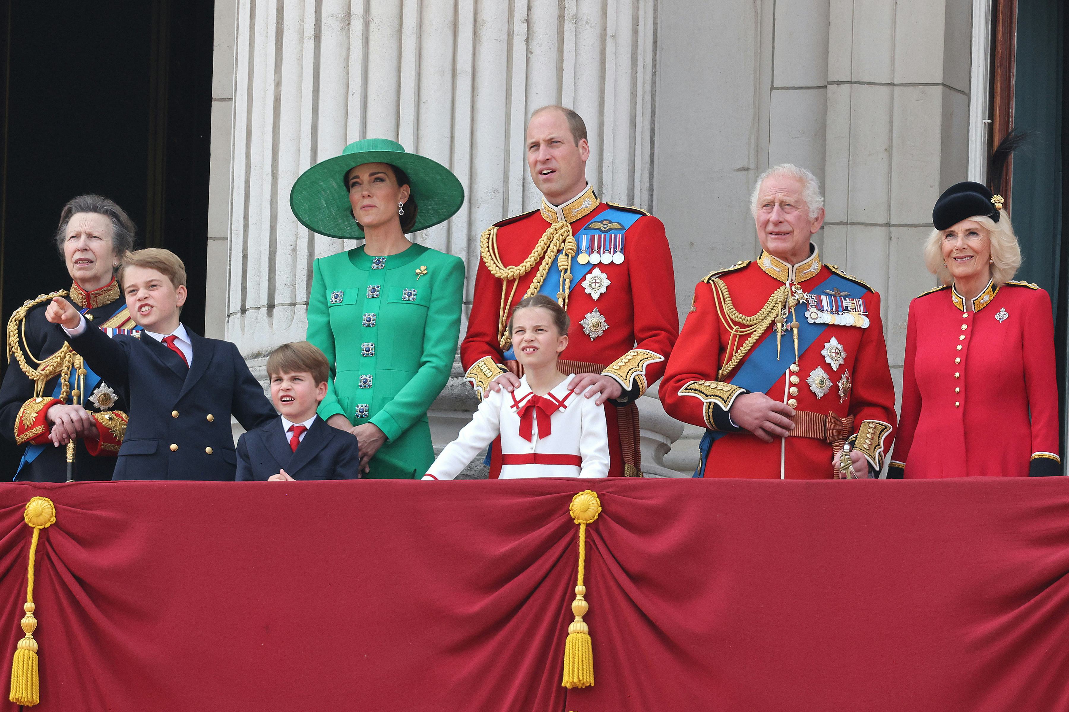 LONDON, ENGLAND - JUNE 17: Prince George of Wales, Prince Louis of Wales, Princess Charlotte of Wale&hellip;