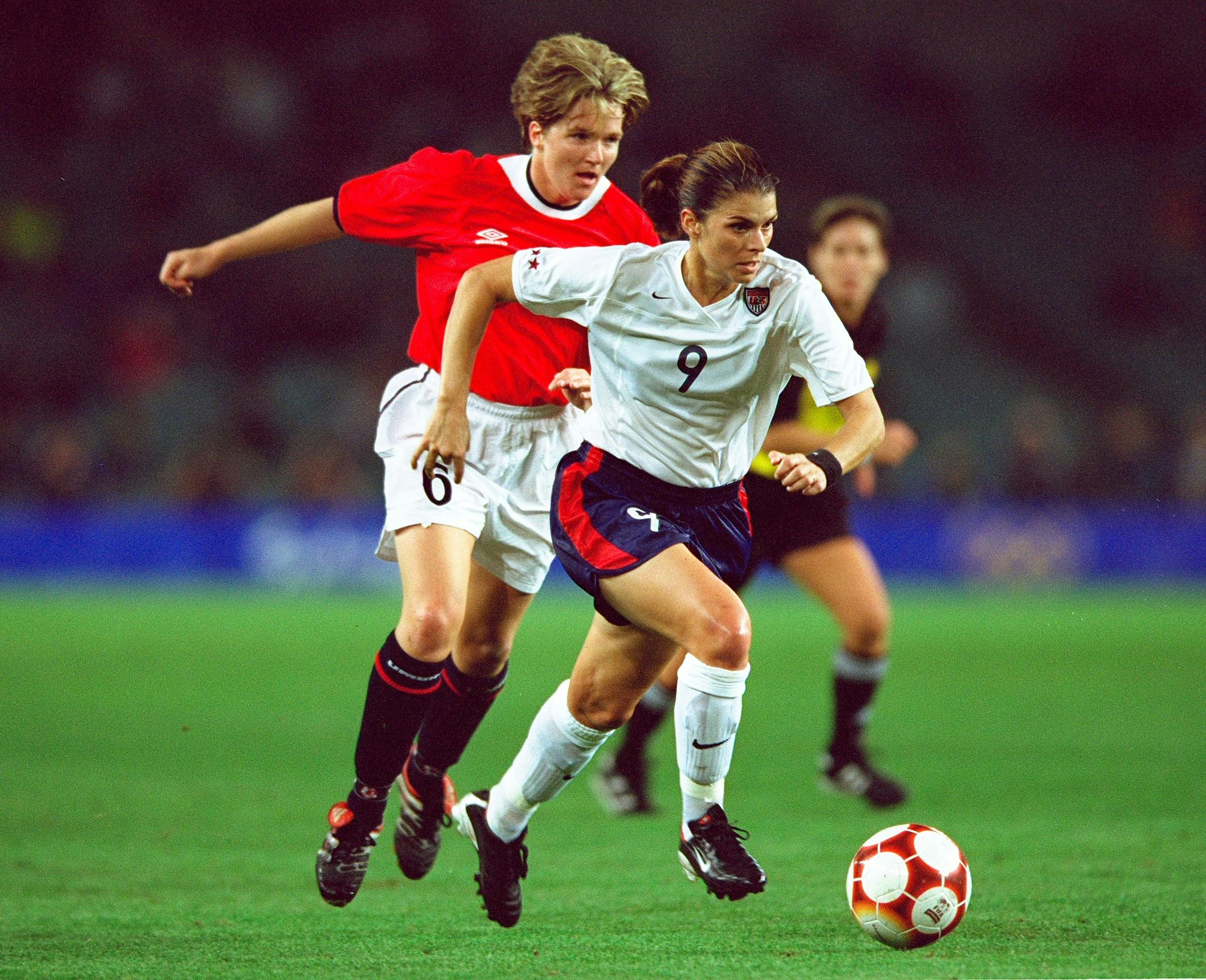 Mia Hamm at the Sydney Football Stadium on Day 13 of the Sydney 2000 Olympic Games.