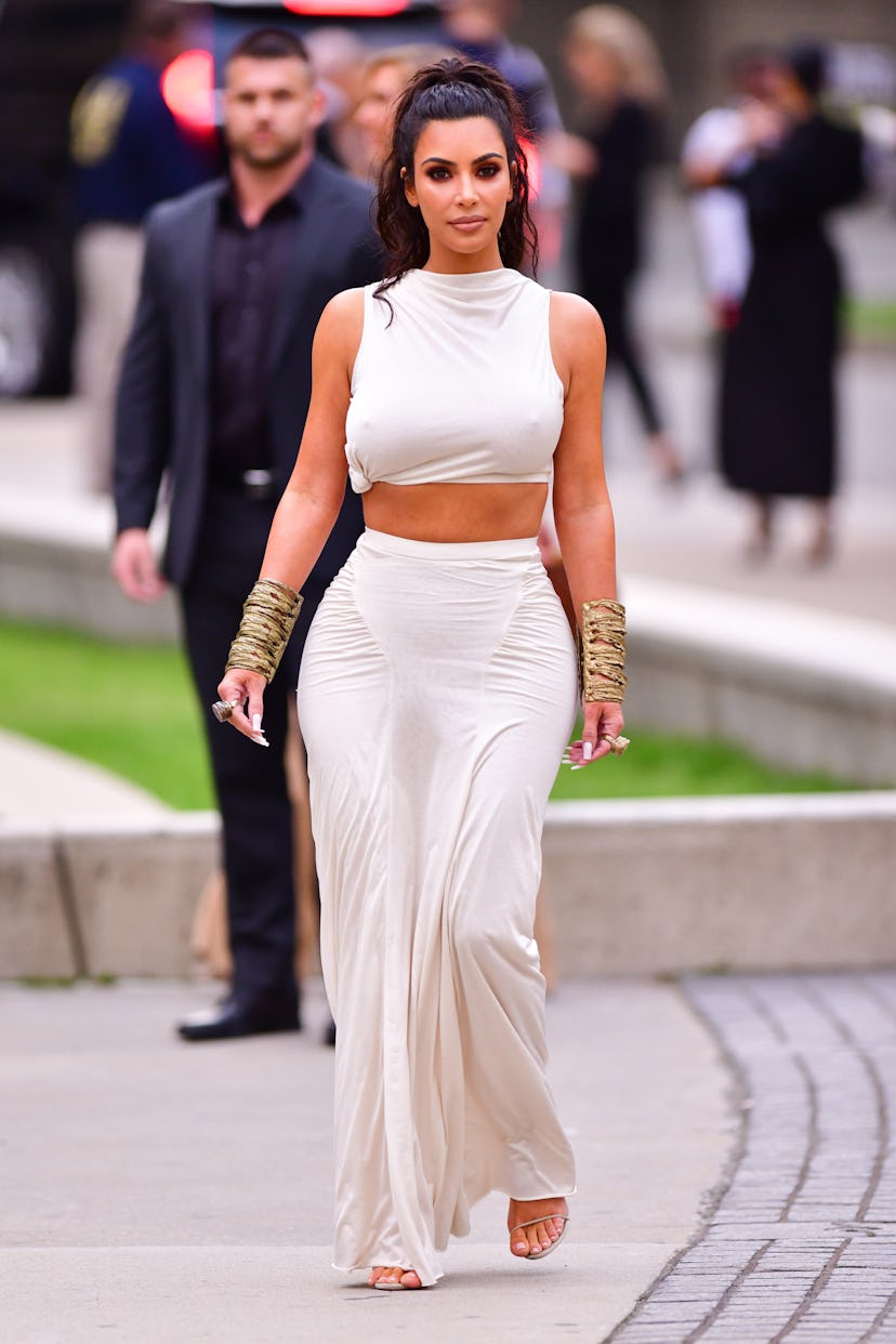 Kim Kardashian wears a gray co-ord set to the 2018 CFDA Fashion Awards.