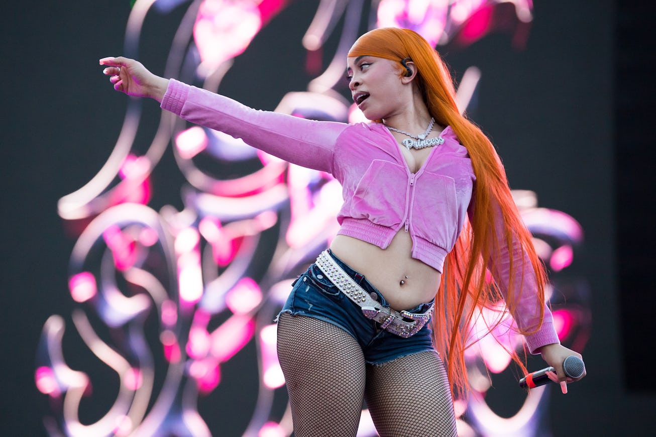 MIAMI GARDENS, FLORIDA - JULY 21: American rapper Ice Spice performs onstage during day one of Rolli...
