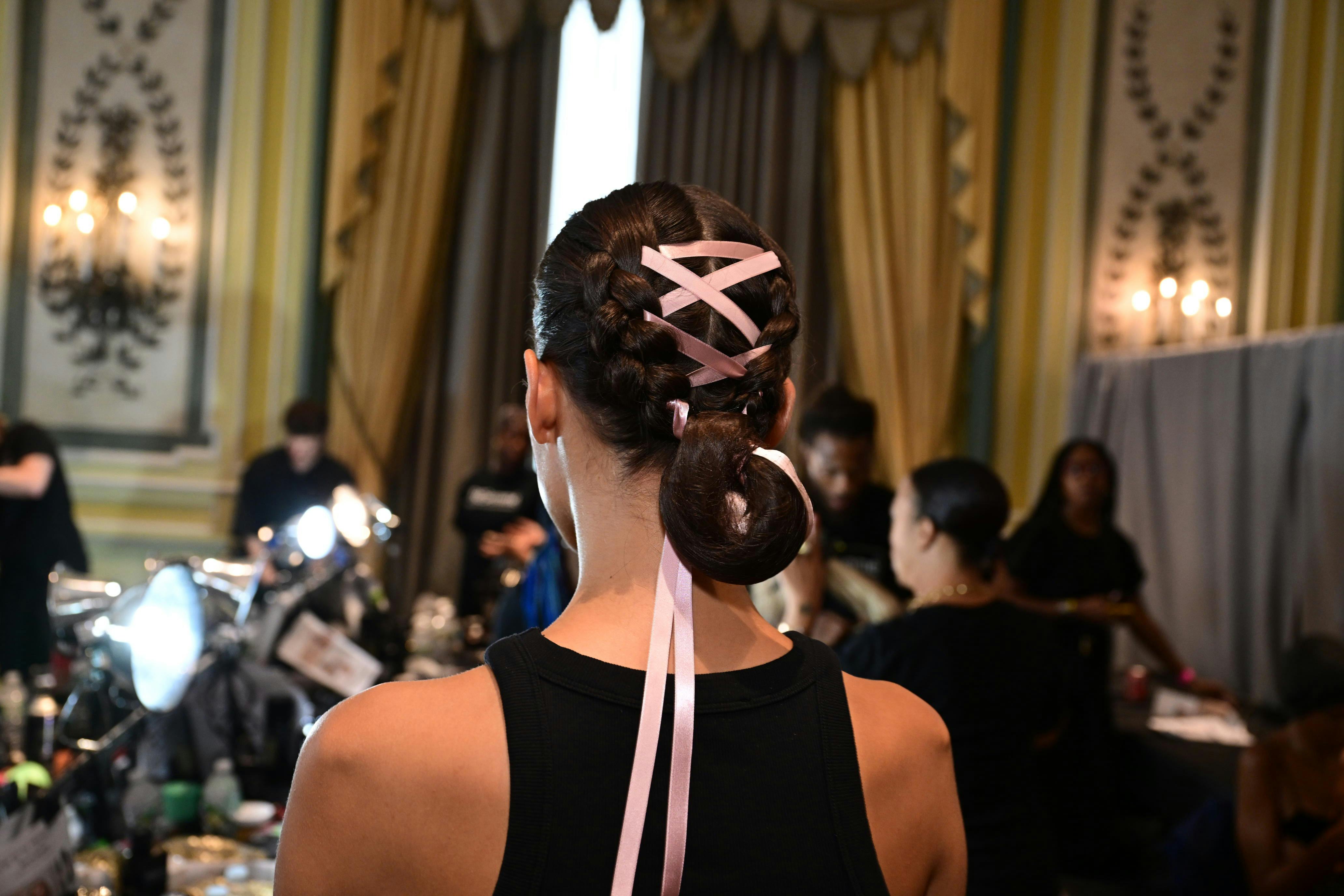 The coquette aesthetic has taken over NYFW Spring/Sumer 2024 in the form of cute hairstyles with hai&hellip;