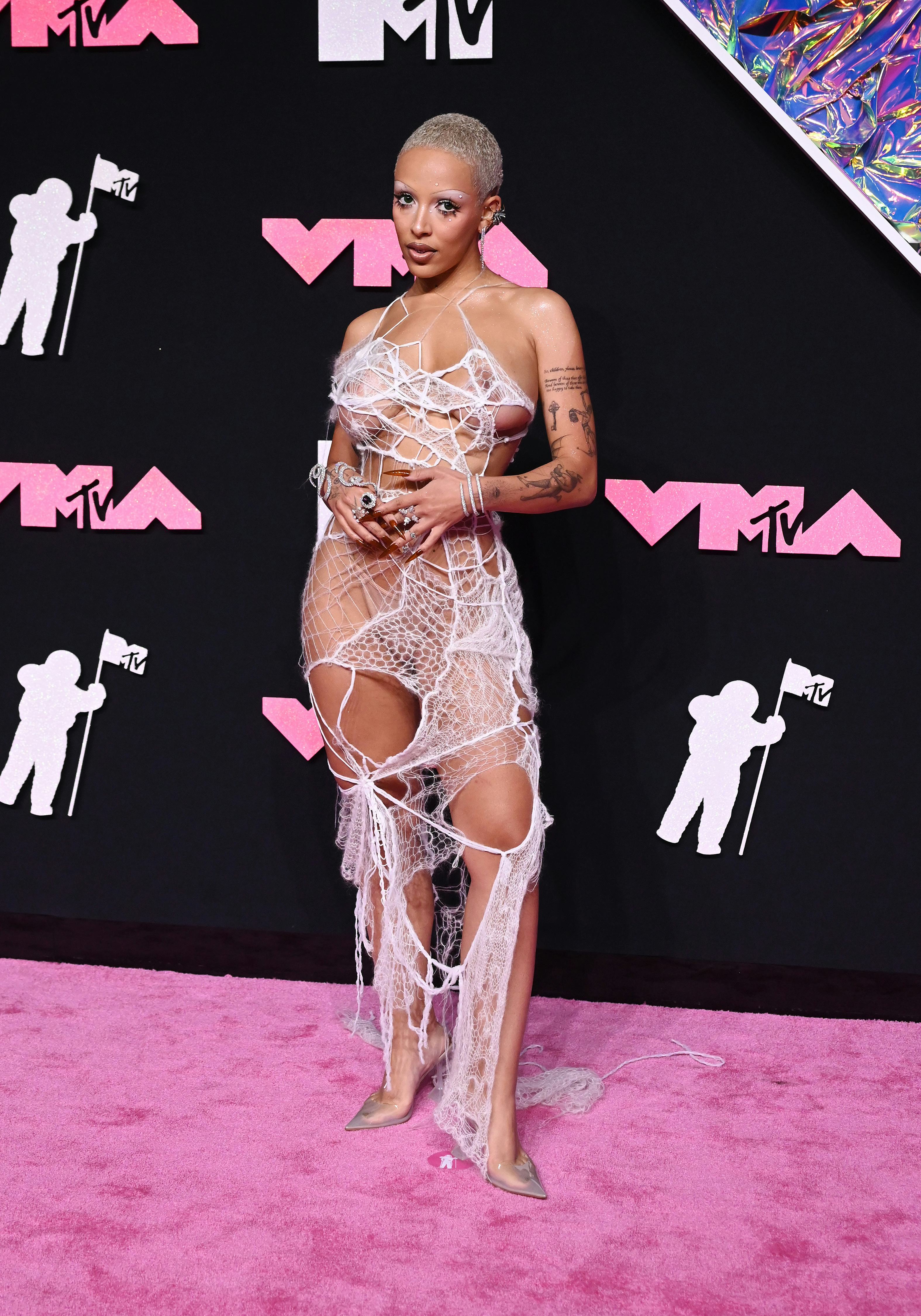 Doja Cat frees the nipple and wears a thong at the 2023 MTV Video Music Awards.