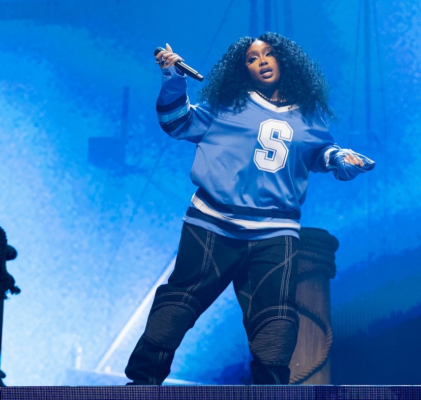 VANCOUVER, BRITISH COLUMBIA - MARCH 19: Singer SZA performs on stage during her 'The SOS North Ameri...
