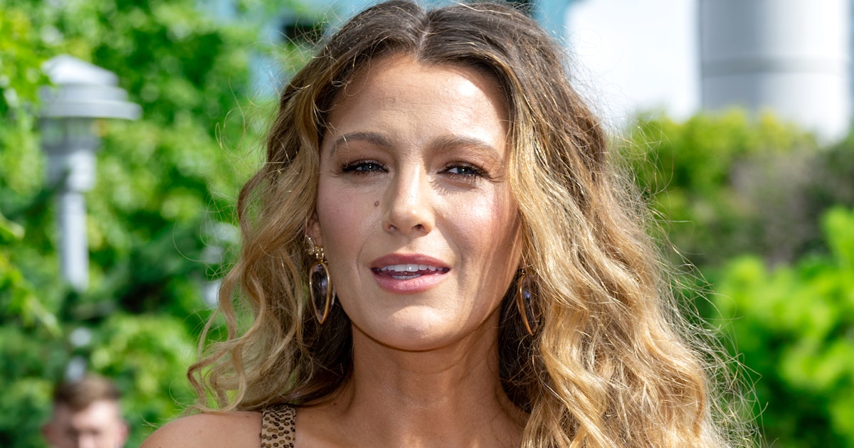 Blake Lively Wore Cognac Brown Nails With Gold Studs To NYFW