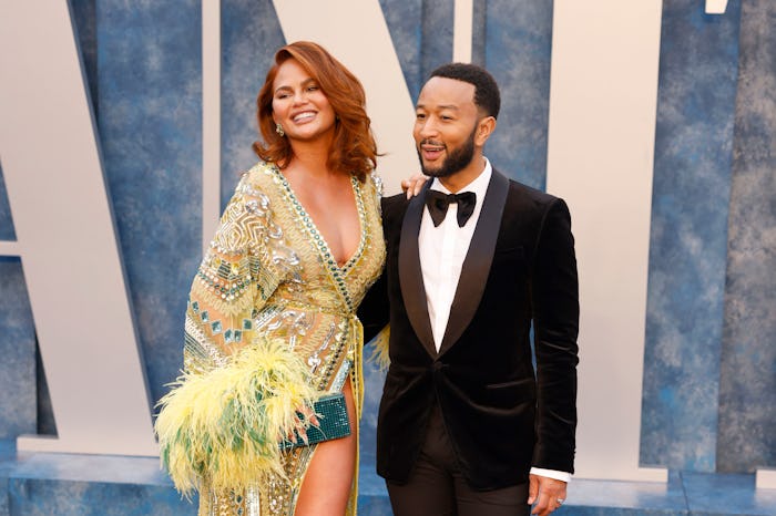 BEVERLY HILLS, CALIFORNIA - MARCH 12: Chrissy Teigen and John Legend attend the 2023 Vanity Fair Osc...