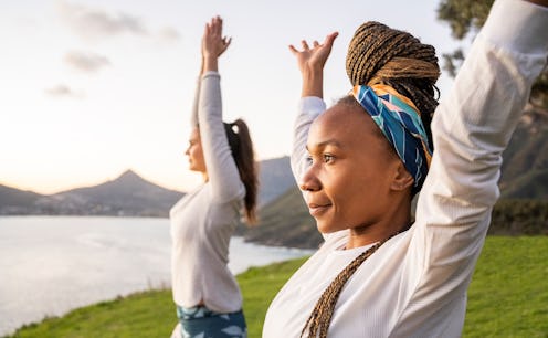 All the benefits of crescent moon pose, according to trainers.