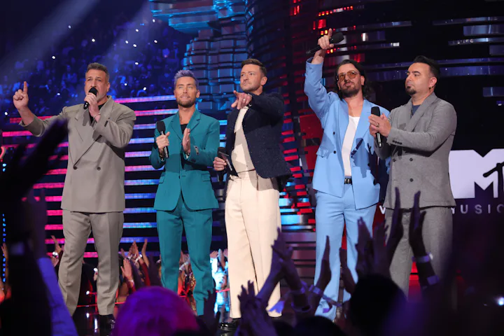 NEWARK, NEW JERSEY - SEPTEMBER 12: (L-R) Joey Fatone, Lance Bass, Justin Timberlake, JC Chasez and C...