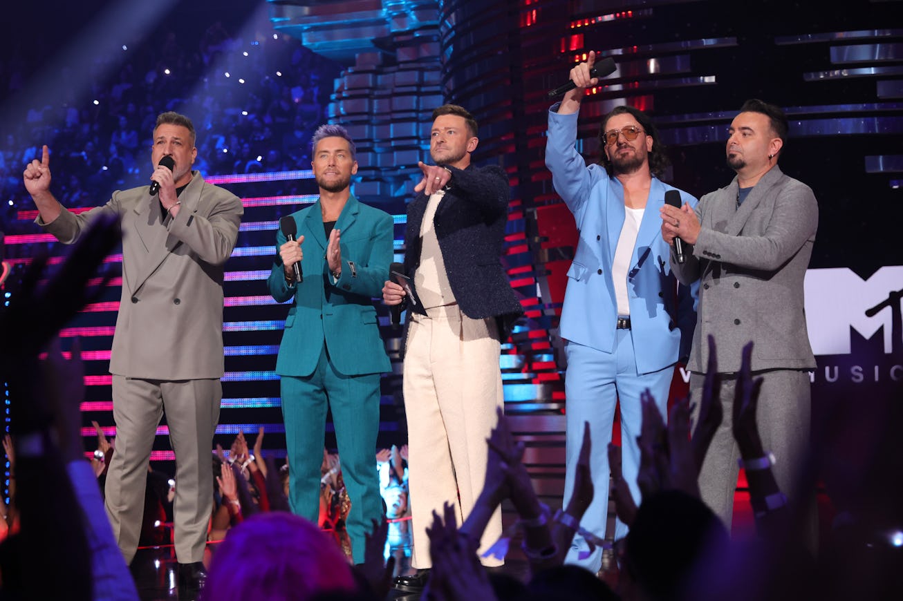NEWARK, NEW JERSEY - SEPTEMBER 12: (L-R) Joey Fatone, Lance Bass, Justin Timberlake, JC Chasez and C...