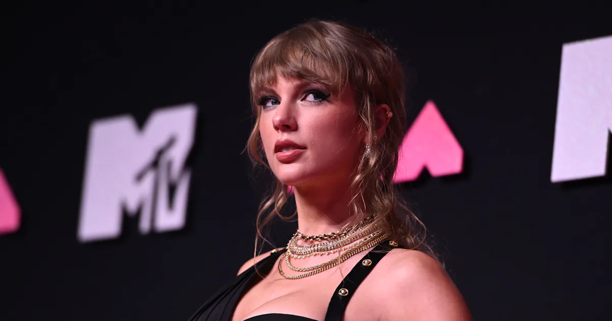 Taylor Swift's VMAs 2023 After-Party Makeup Had Her Signature Red Lip