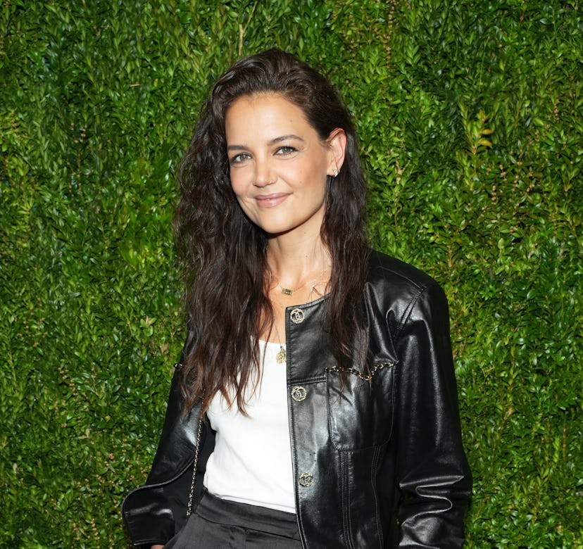Katie Holmes natural hair waves in 2023