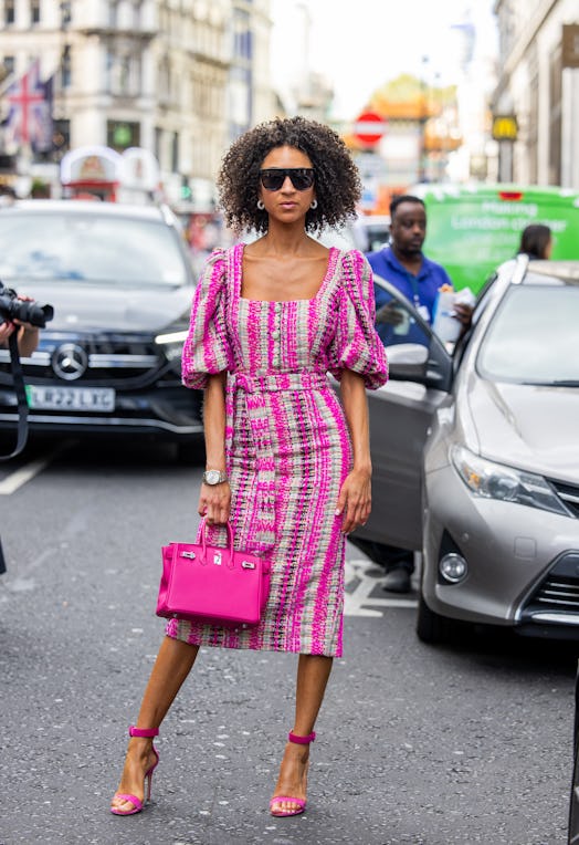 Natural curls are a London Fashion Week Spring/Summer 2023 street style beauty trend