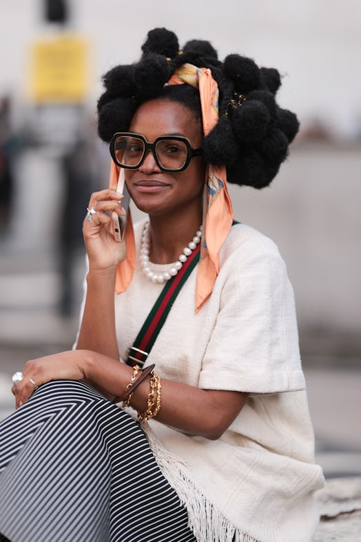 Hair bows and ribbons are a London Fashion Week Spring/Summer 2024 street style beauty trend