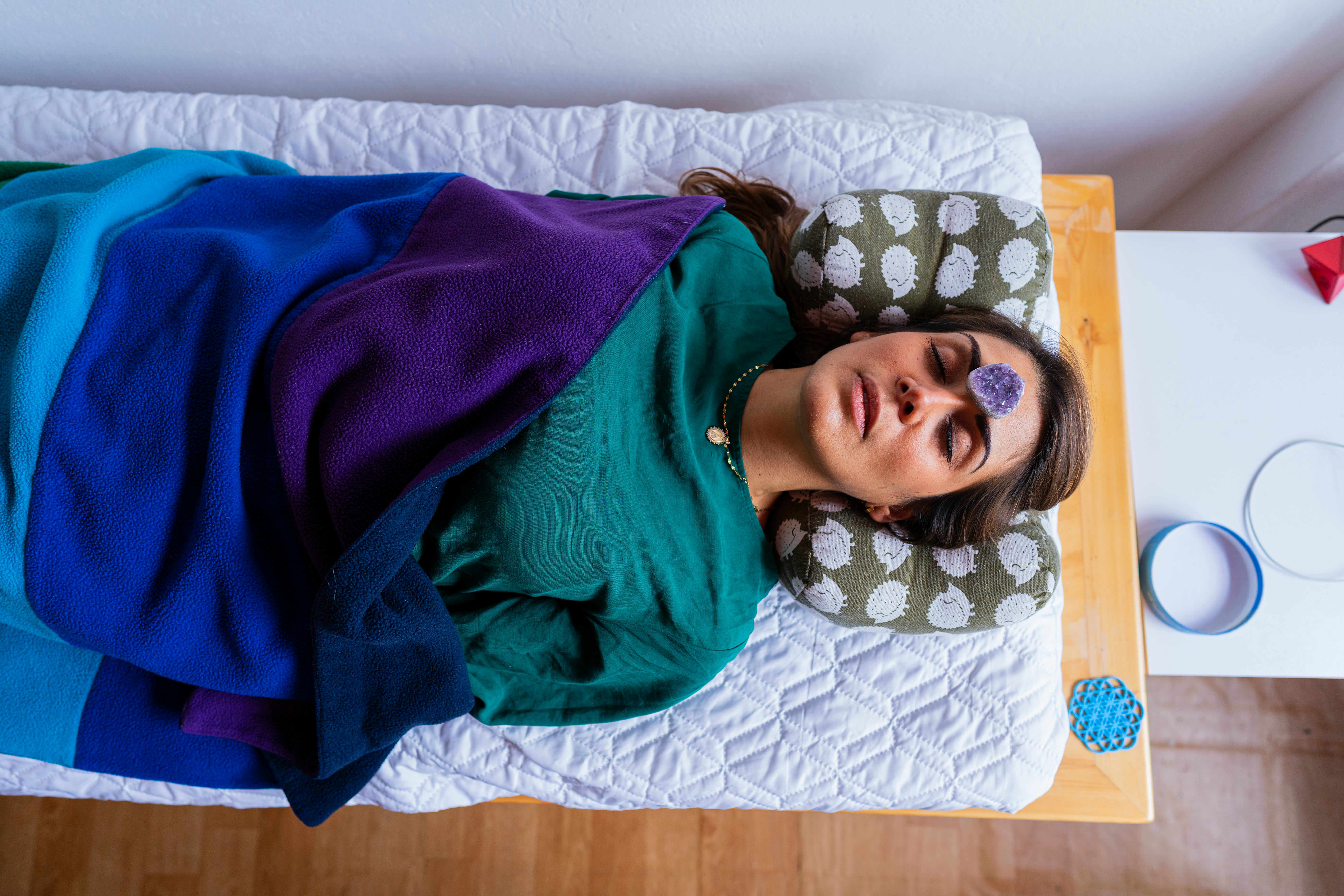 Libra would feel renewed after a chakra aligning treatment.