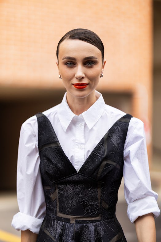Side parts are a Milan Fashion Week street style beauty trend