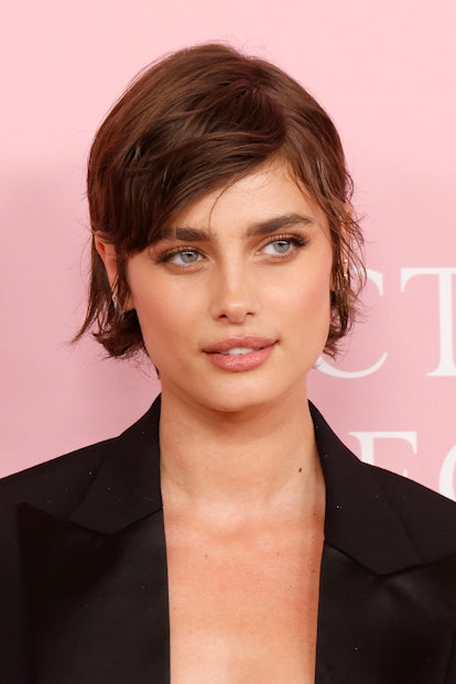 Taylor Hill's short shaggy haircut is a top fall 2023 hair trend, according to stylists.