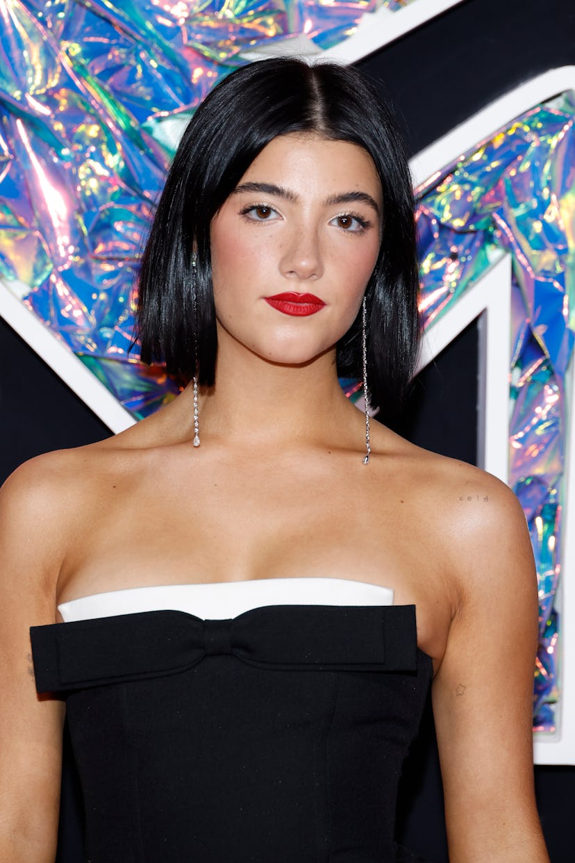 Charli D’Amelio’s blunt bob haircut is a top fall 2023 hair trend, according to stylists.