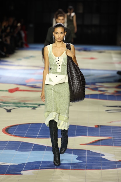It feels like Spring in LA ☀️ Suit @zenapresley Bag Hermès via  @rebagofficial Sandals Bottega Veneta