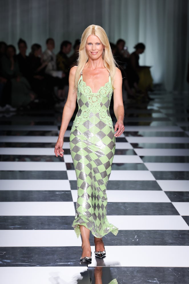 MILAN, ITALY - SEPTEMBER 22: Claudia Schiffer walks the runway at the Versace fashion show during th...