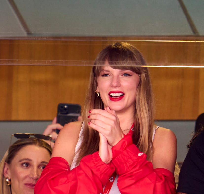 Taylor Swift's day at Travis Kelce's football game sparked so many memes about her no longer dating ...