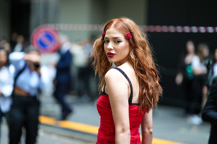 Hair bows and clips are a Milan Fashion Week Spring/Summer 2024 street style beauty trend