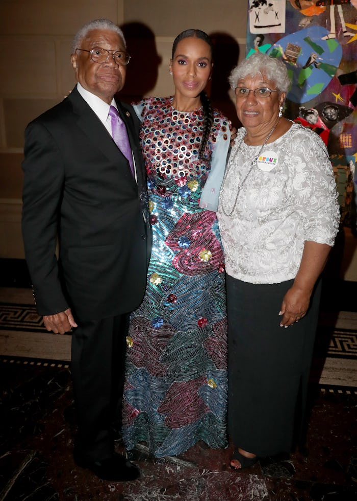 NEW YORK, NEW YORK - MAY 07: Earl Washington, Kerry Washington, and Valerie Washington attend the Br...
