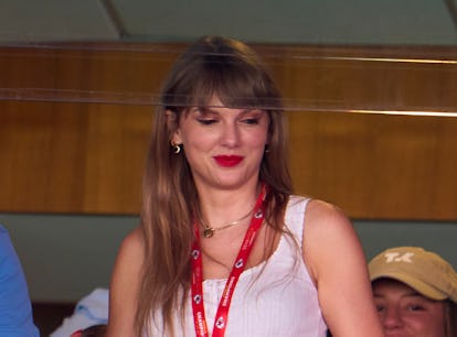 Taylor Swift and Travis Kelce have been compared to Troy and Gabriella in 'High School Musical' meme...