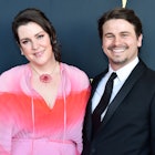 BEVERLY HILLS, CALIFORNIA - AUGUST 13: (L-R) Melanie Lynskey and Jason Ritter attend the 2nd Annual ...