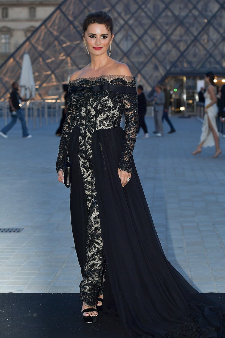 Penélope Cruz attends the Lancome X Louvre photocall 
